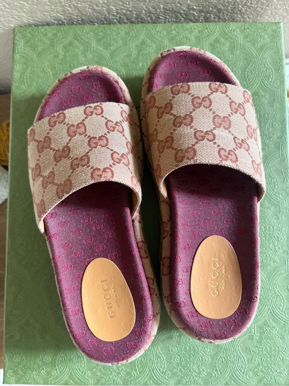 Women’s Original Gucci GG Platform Slide Sandal 
Tan monogram, brick red size 6